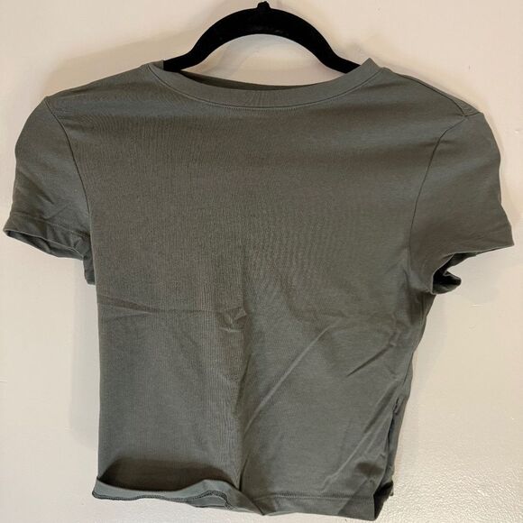 H&M Tops - H&M Divided Gray/Green Basic Top